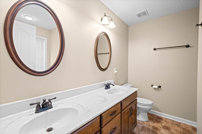 Building Photo - Pet Friendly Three Bedroom with Bonus!