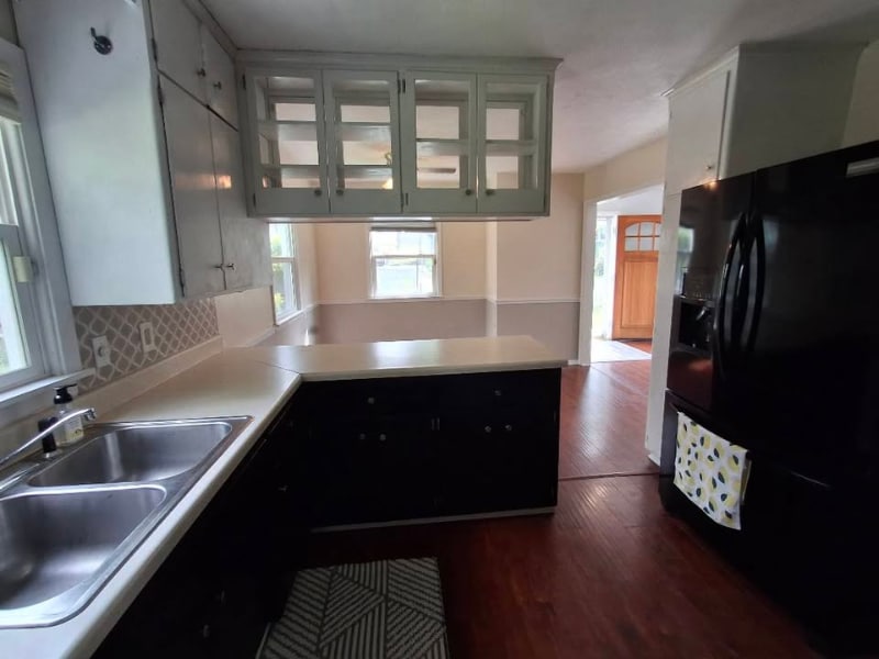 Building Photo - 869 Arkwright St N