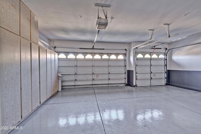 Building Photo - 13059 E Poinsettia Dr