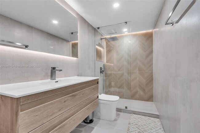 Building Photo - 5401 Collins Ave