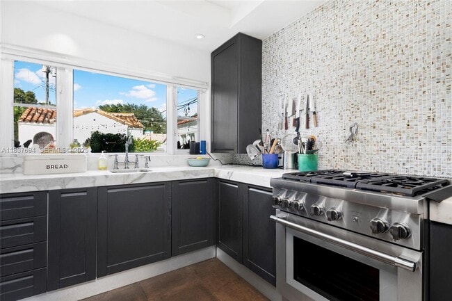 Building Photo - 113 NE 101st St