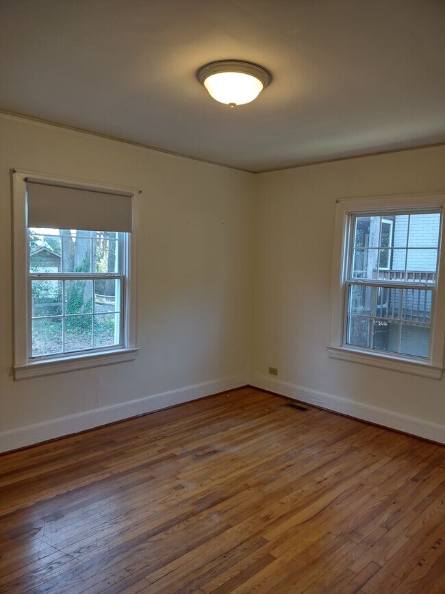 Building Photo - 605 S Waccamaw Ave
