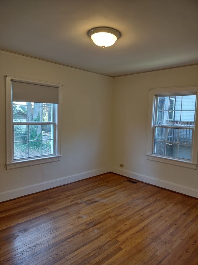 Building Photo - Adorable Two Bedroom Home in Edgewood!