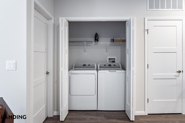 Building Photo - 2023 N Broadmoor Ave