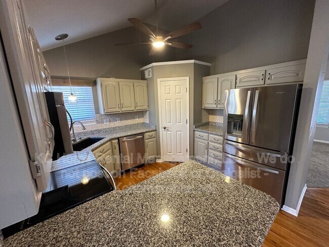 Building Photo - 224 S Huntsman Blvd