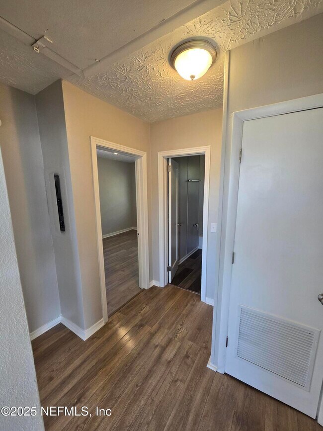 Building Photo - 1129 Melson Ave