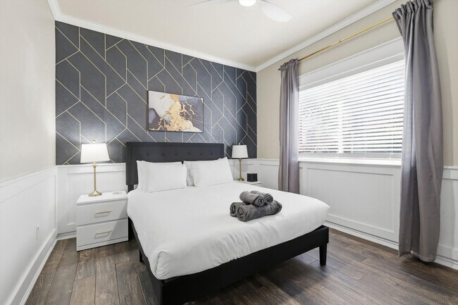 Building Photo - 4843 Golfside Dr