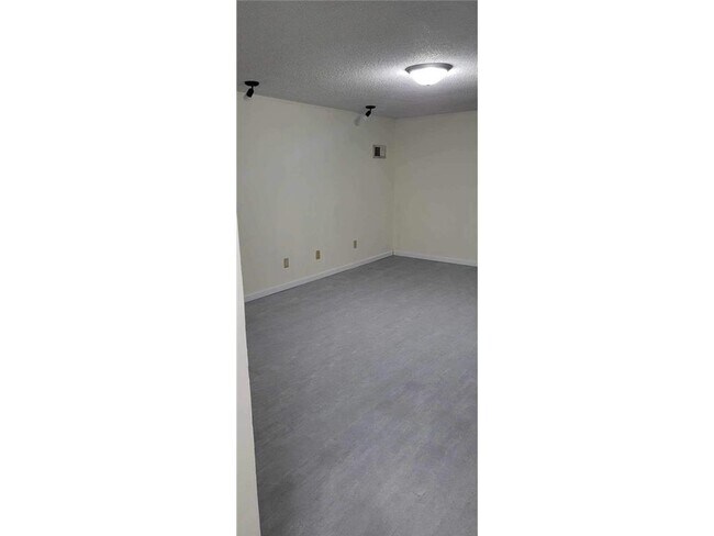 Building Photo - 4304 W 28th St