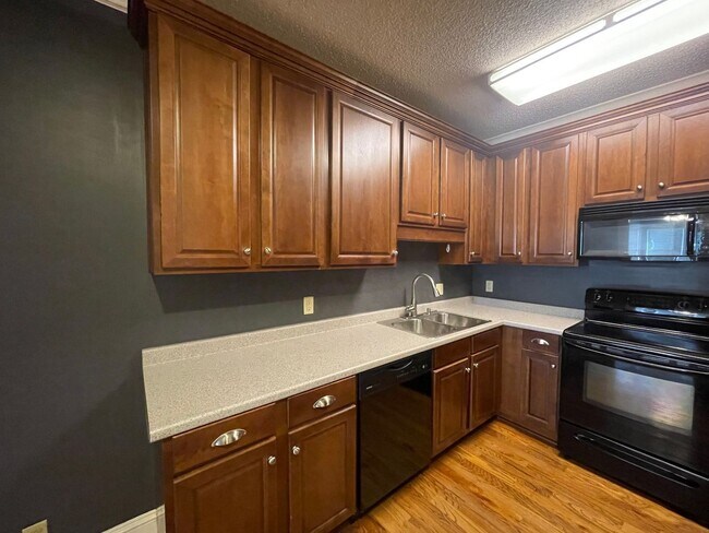 Building Photo - 175 Corbin Ave