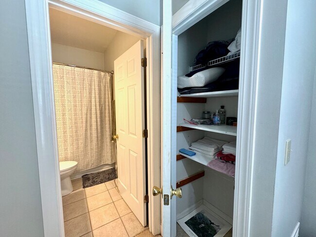 Building Photo - Charming 3 Bed/2 Full Bath in Columbia Tus...