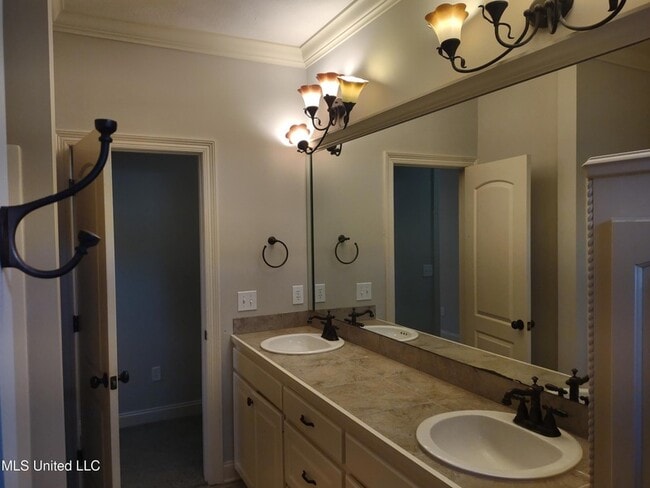 Building Photo - 103 Hallmark Pl