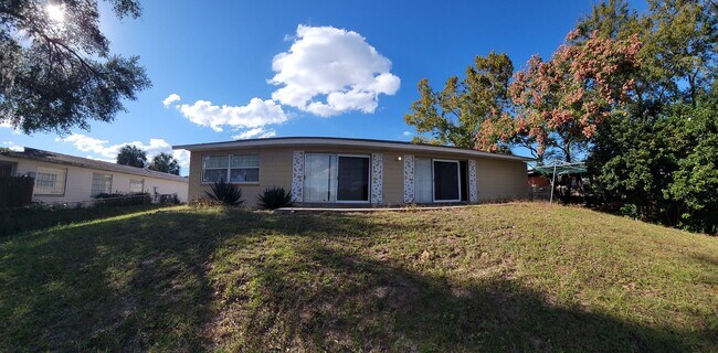Building Photo - 3/2/2 Home in Silver Spring Shores