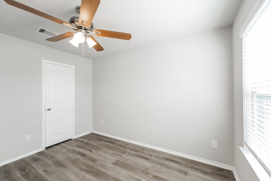 Building Photo - 21302 Brookwood Cres Dr