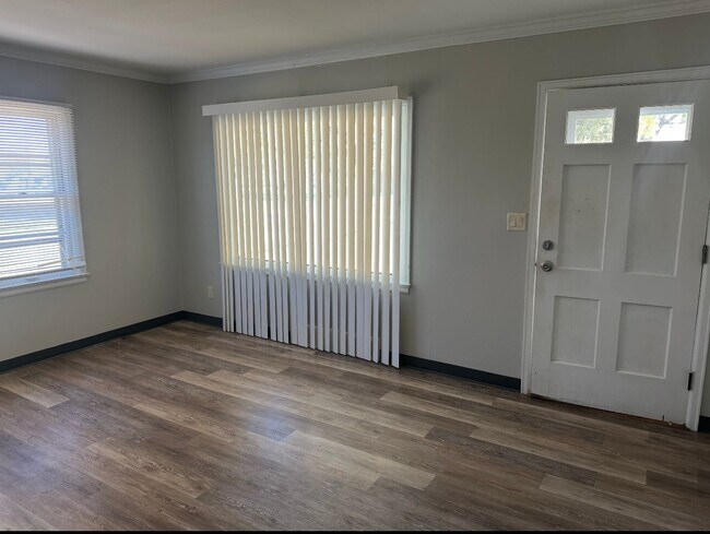 Building Photo - JP409-411 E. Bismark