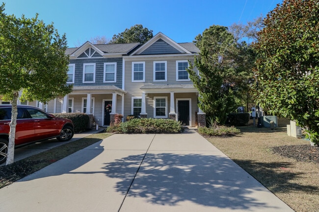 Building Photo - 215 Favorite Dr