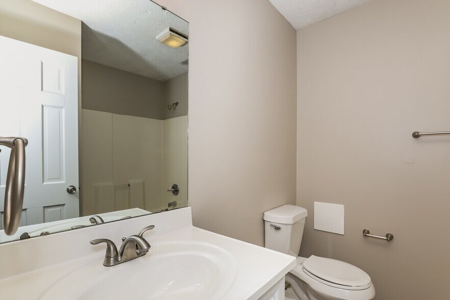Building Photo - 5631 Nodlehs Ct