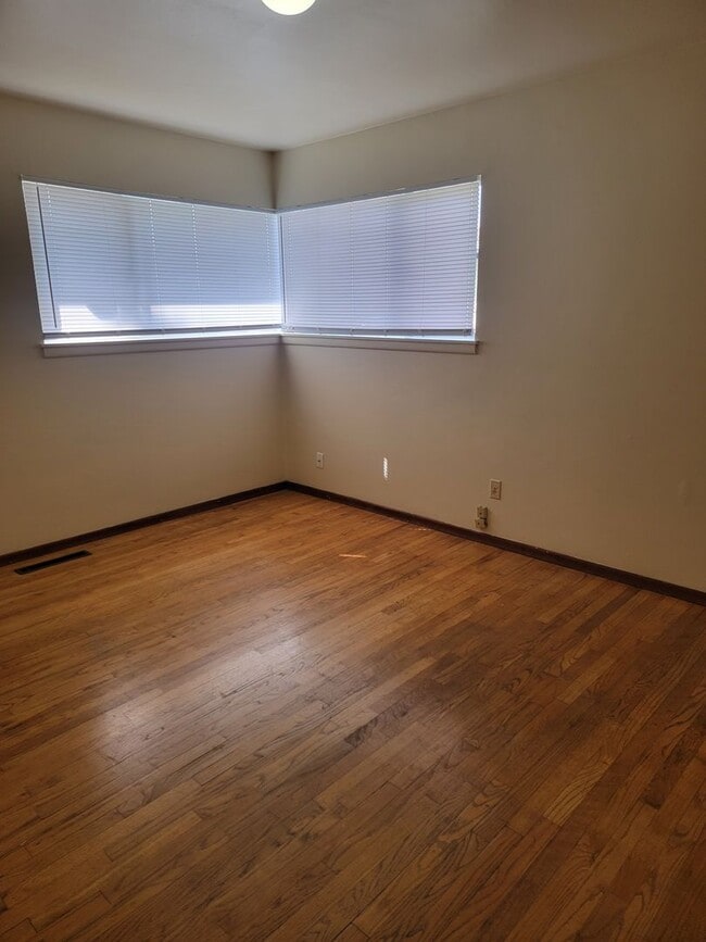 Building Photo - Affordable Lakewood 3 bedroom Rambler