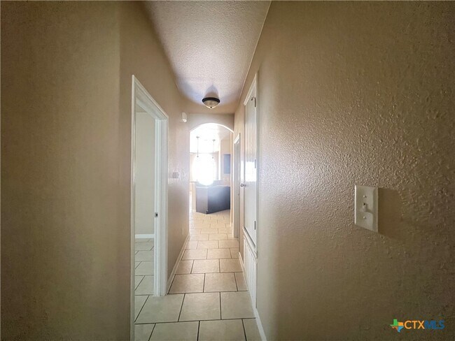 Building Photo - 4606 Cambridge Dr