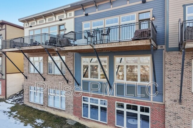 Building Photo - 1226 Grays Peak