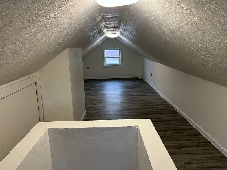 Building Photo - 631 Tisdale Ave