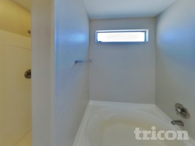 Building Photo - 2405 N 92nd Ln