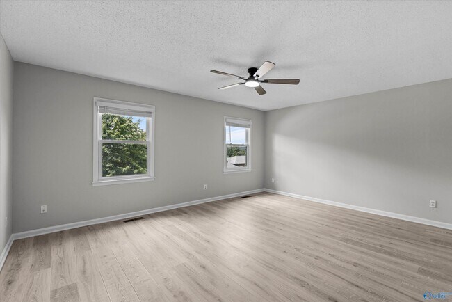Building Photo - 1305 Hiwan Trail SE