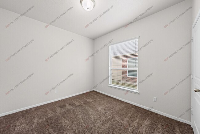 Building Photo - 418 Cross Dr.