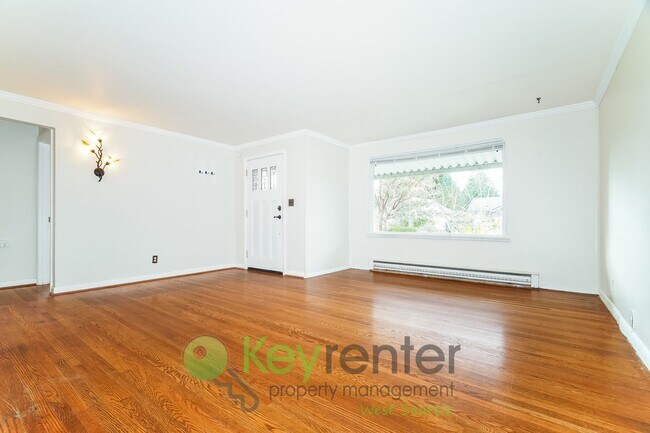 Building Photo - Stylish Three Bedroom Retreat with fully fenced yard and storage!