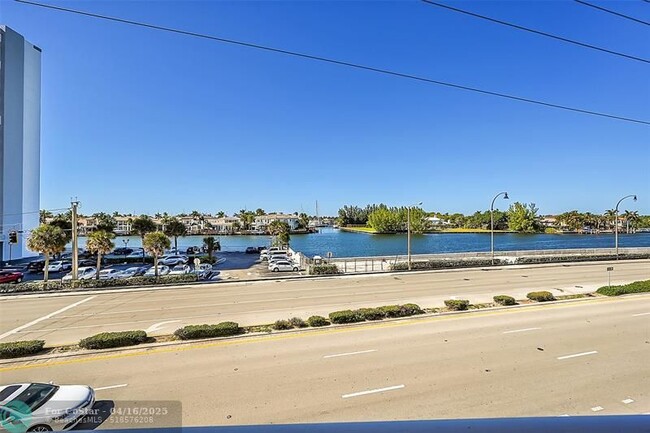 Building Photo - 1401 S Ocean Dr