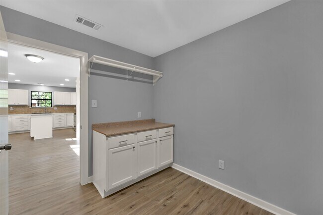 Building Photo - 15876 Pecan Dr