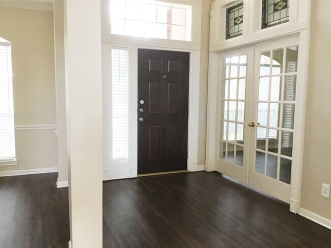 Building Photo - 141 S Laguna Pointe Dr