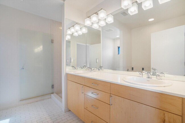 Building Photo - 3936 Silver Ave SE