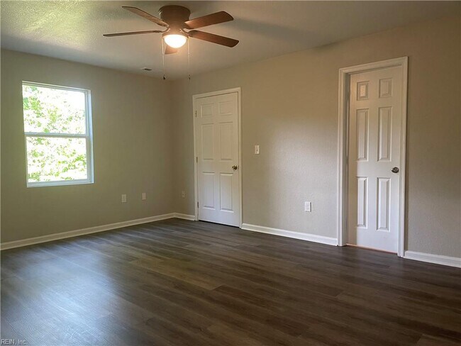 Building Photo - 7120 Clarion Ln
