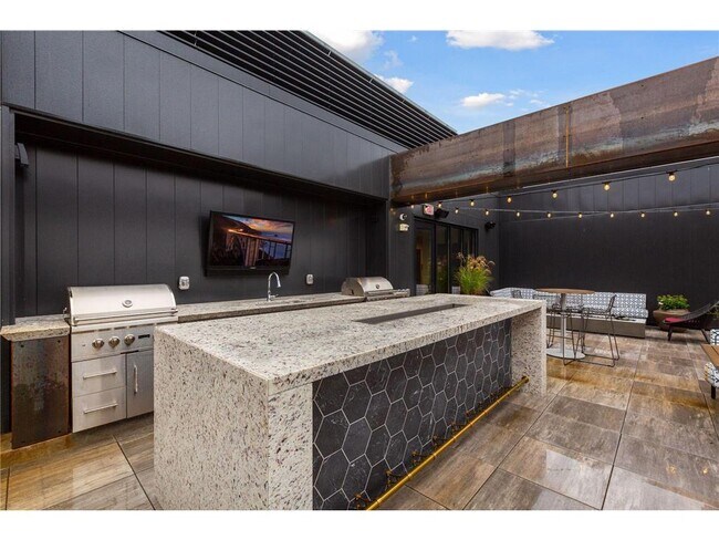 Building Photo - 728 N 3rd St