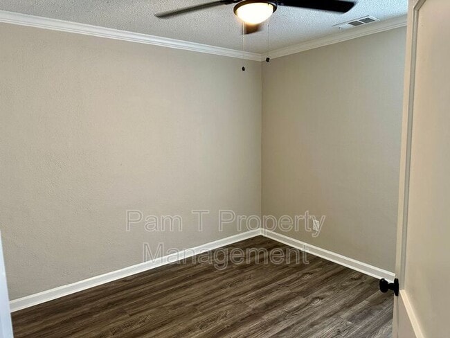 Building Photo - 2411 E 39th St