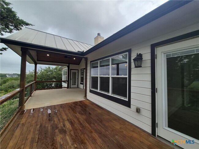 Building Photo - 427 Primrose Path