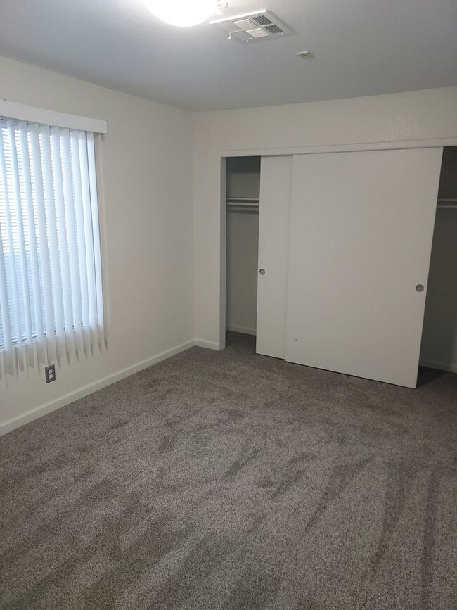 Building Photo - 2ND FLOOR CONDO FOR RENT