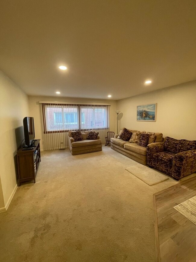 Building Photo - 8326 Christiana Ave