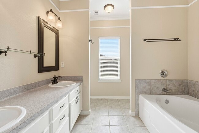 Building Photo - 10223 Dandyline Way