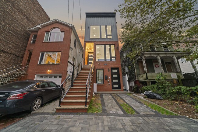 Primary Photo - 19 Gardner Ave