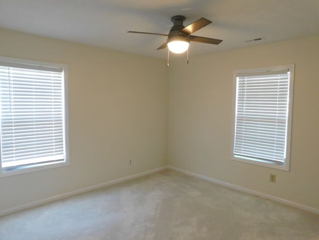 Building Photo - Great Family Home!