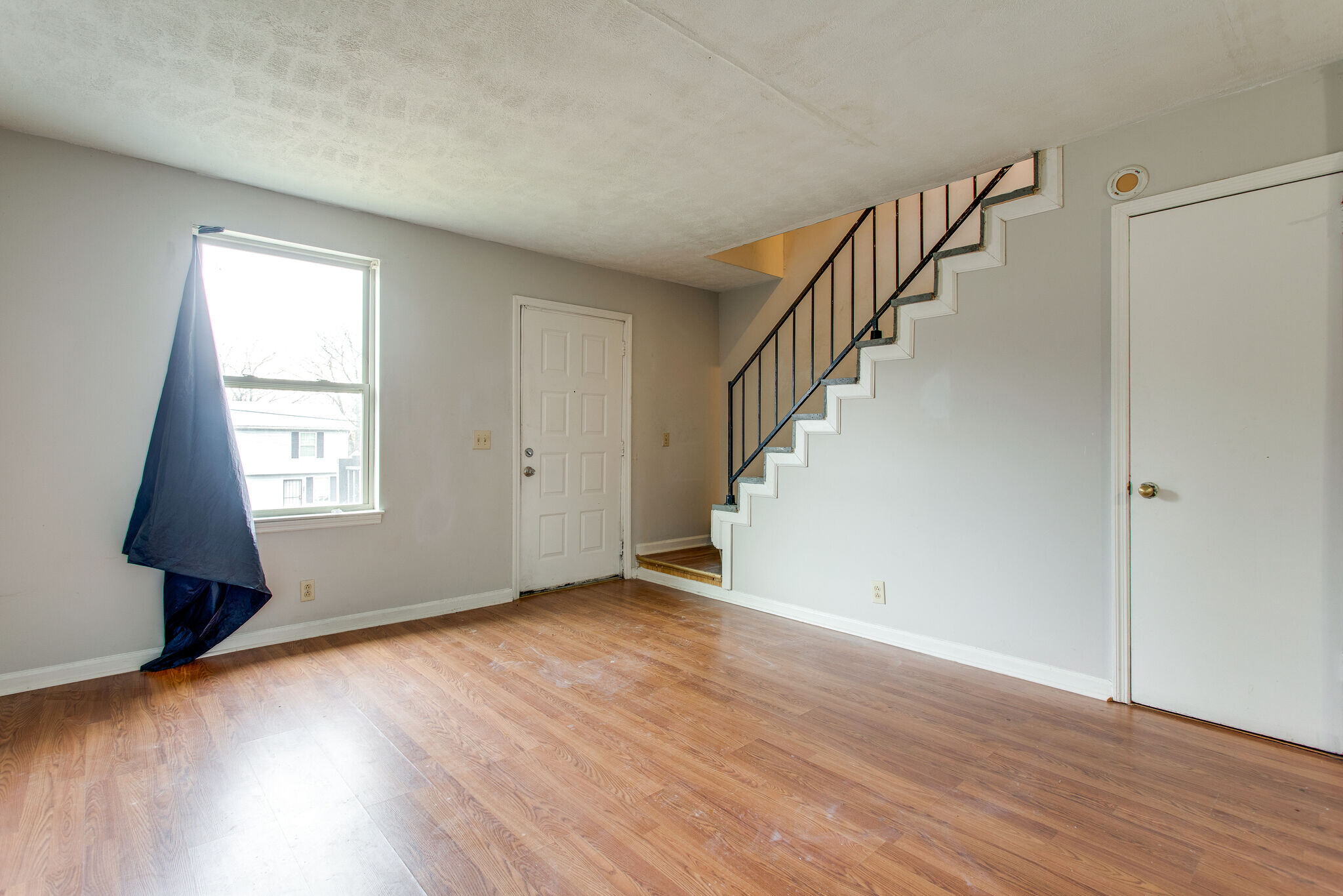 Building Photo - 2428 Woodale Ln