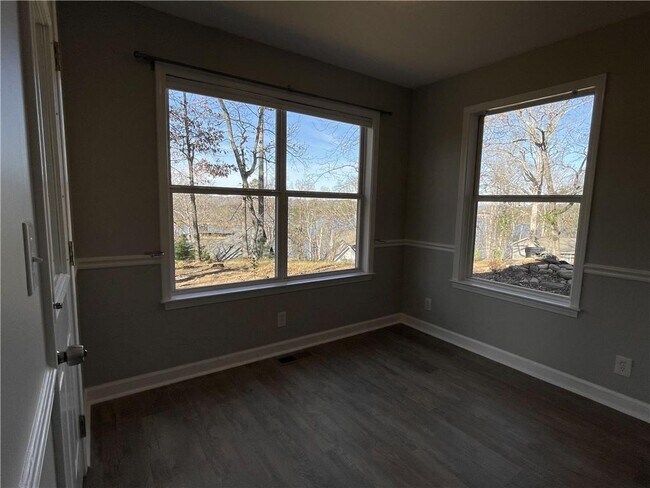 Building Photo - 3492 Point View Cir