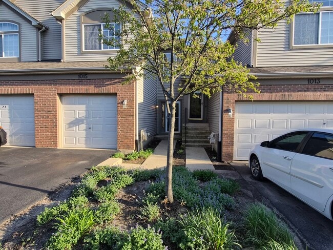Building Photo - 1015 Woodview Ct