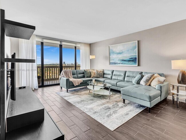 Building Photo - 2000 Island Blvd