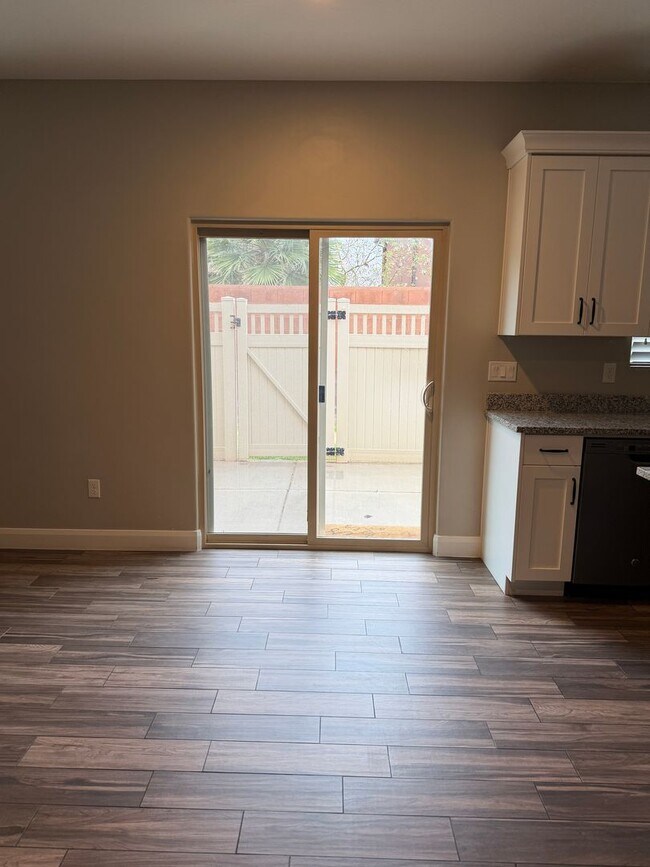 Building Photo - Luxury Townhome in Santa ClaraStunning 3 BR, 2.5 BA Townhome with Spectacular Views!