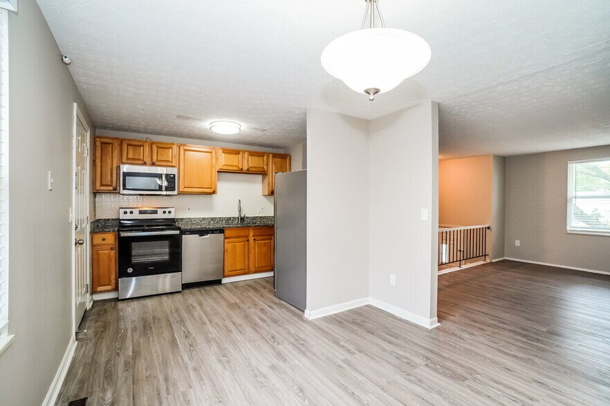 Building Photo - 2557 Brunswick Dr