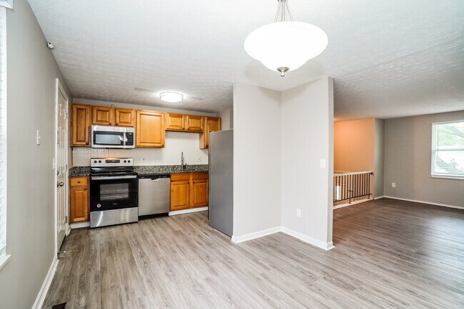 Building Photo - 2557 Brunswick Dr