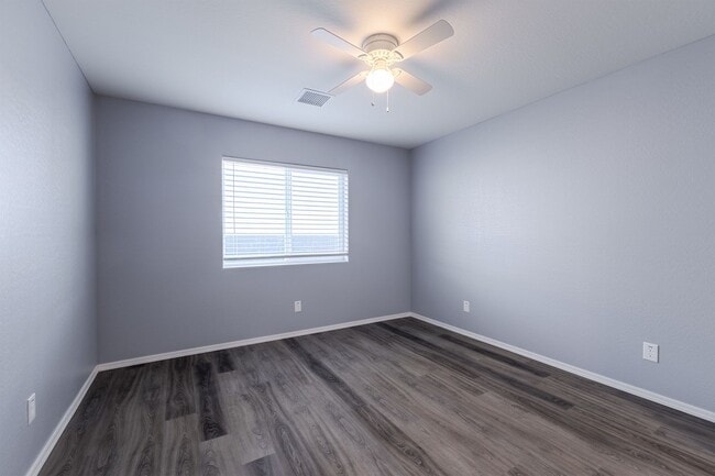 Building Photo - 9060 E Lakeshore Dr