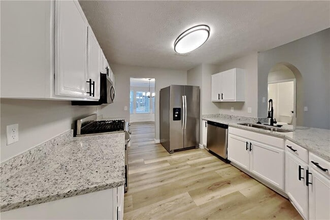 Building Photo - 1719 Silverchase Dr SW